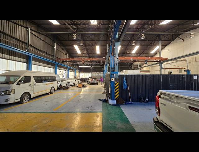 950M² WAREHOUSE TO LET IN EASTLEIGH